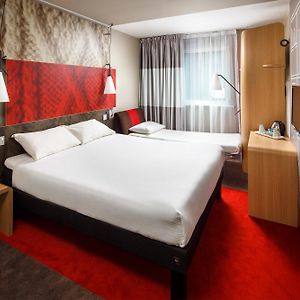 Family Sweetroom by Ibis Double bed Single Sofabed